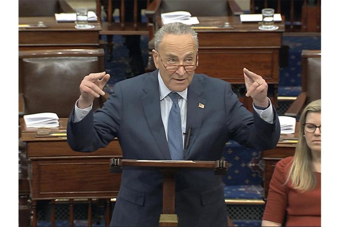 Trump-Impeachment mit Plädoyers fortgesetzt Chuck Schumer, demokratischer Minderheitsführer im Senat, äußert sich im US-Kapitol. Foto: Uncredited/Senate Television/AP/dpa