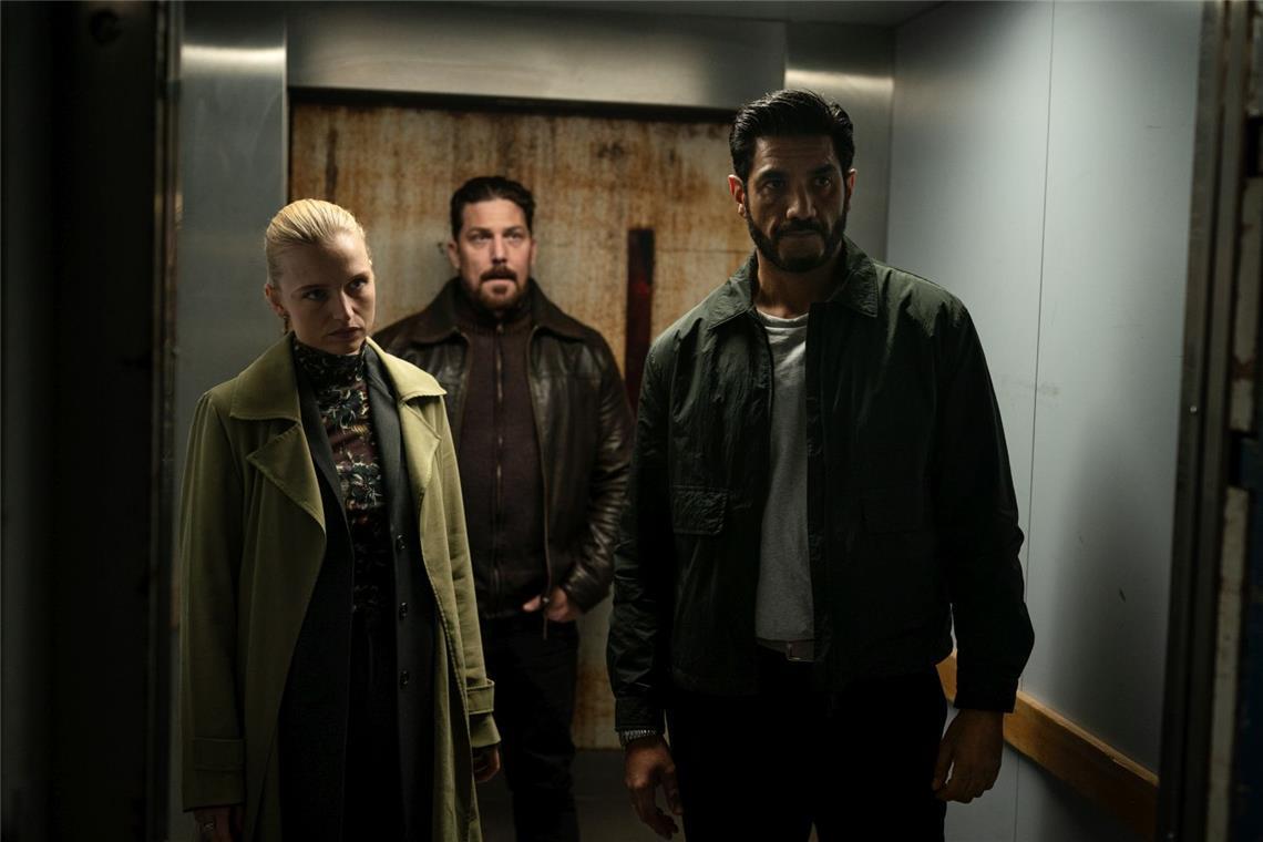 Clara Dessau als Tea, Dan Boie Kratfeldt als Niko und Afshin Firouzi als Miran in "Die Legende" (v.l.n.r.)