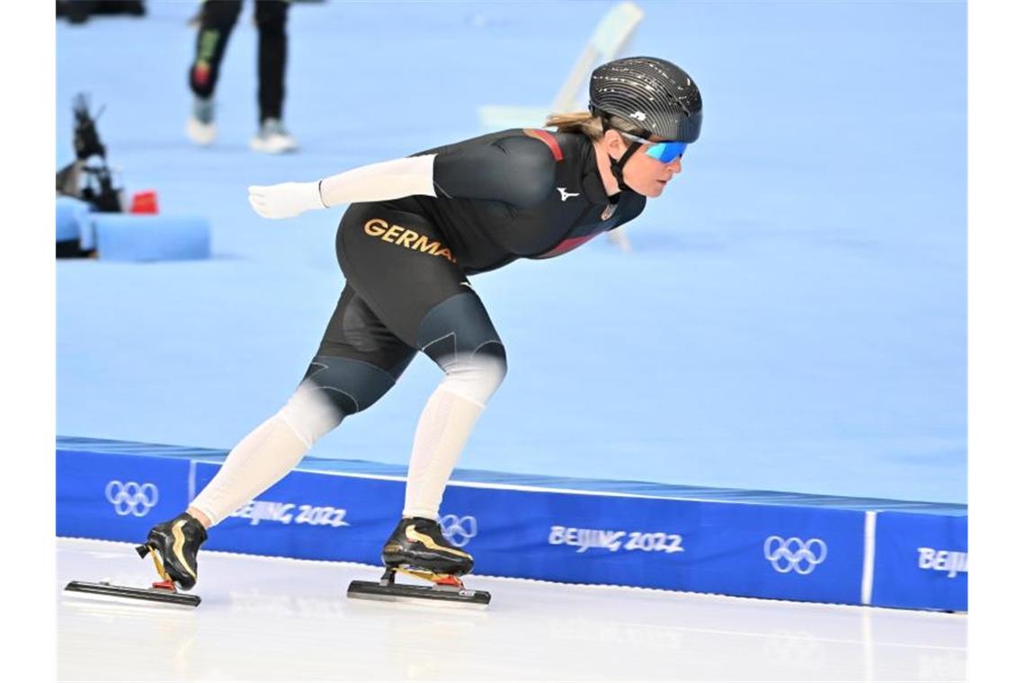 Pechstein verabschiedet sich wie Olympiasiegerin Claudia Pechstein belegte im Massenstart-Finale den neunten Rang. Foto: Peter Kneffel/dpa