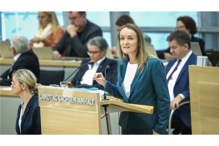 Claudia Wittig (BSW) spricht bei der Sondersitzung des Landtags von Sachsen-Anhalt.