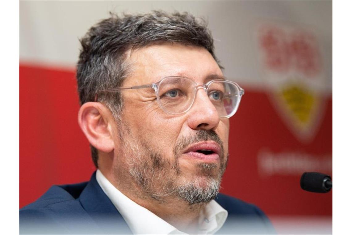 Claus Vogt, Präsident des VfB Stuttgart, nimmt nach der Außerordentlichen Mitgliederversammlung des VfB Stuttgart an einer Pressekonferenz teil. Foto: Tom Weller/dpa/archiv