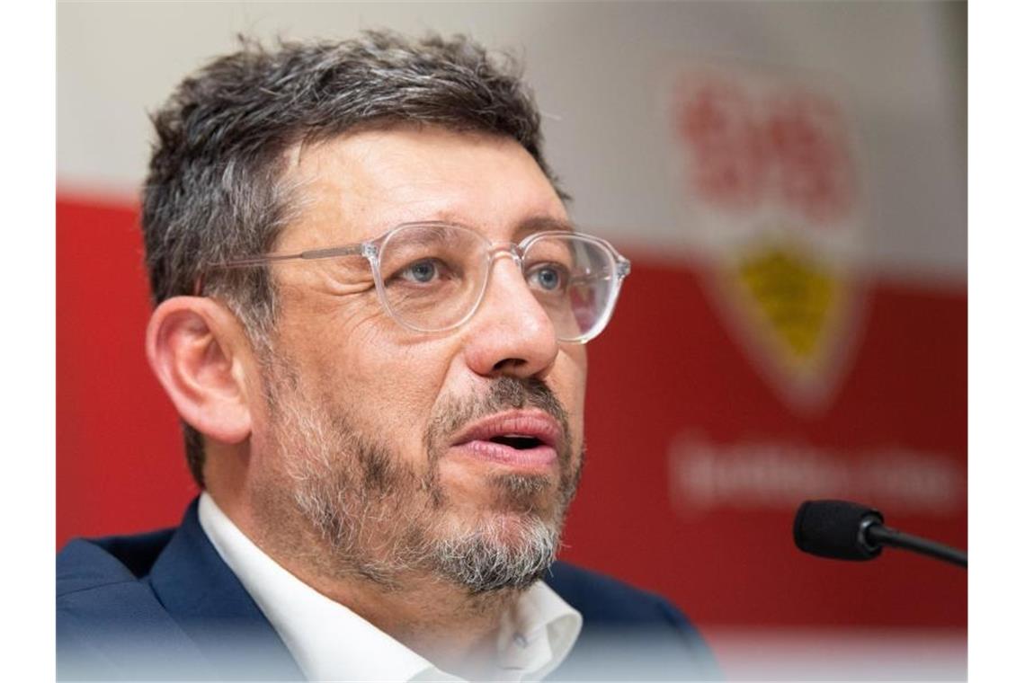 Claus Vogt, Präsident des VfB Stuttgart, spricht zur Presse. Foto: Tom Weller/dpa/Archivbild