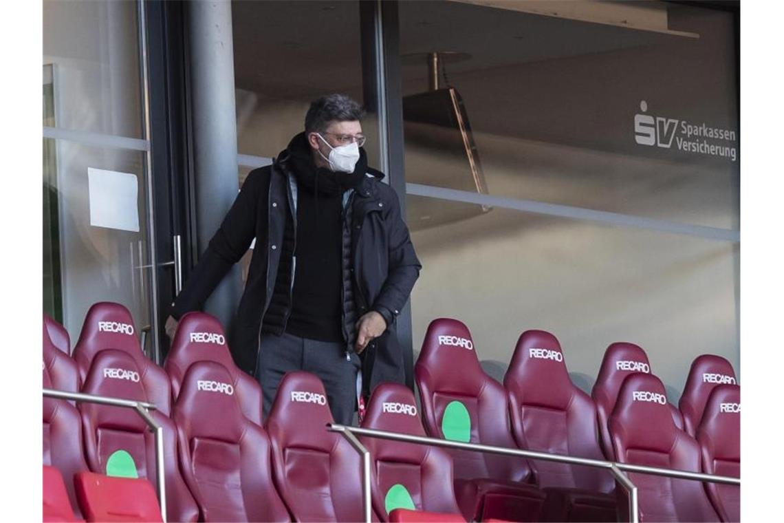 Claus Vogt, Präsident des VfB Stuttgart, steht auf der Tribüne. Foto: Tom Weller/dpa/Archivbild