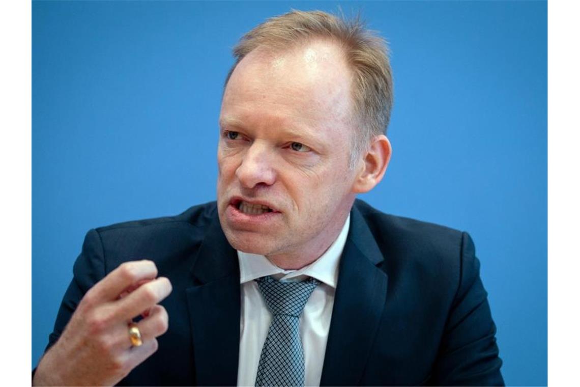 Deutsche Wirtschaft startet zuversichtlich in den Frühling Clemens Fuest, Präsident des Ifo-Instituts. Foto: Kay Nietfeld/dpa