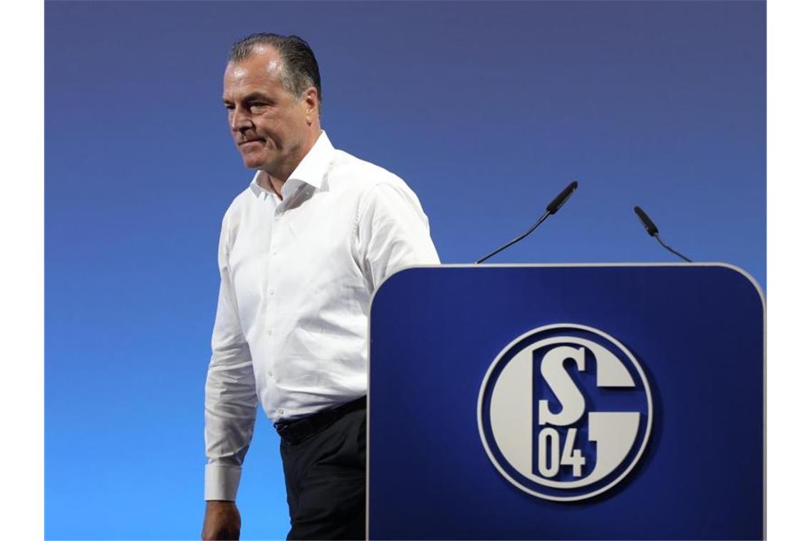 Clemens Tönnies, hier im Juni vergangenen Jahres, tritt als Aufsichtsratsvorsitzender bei Schalke 04 zurück. Foto: Tim Rehbein/dpa
