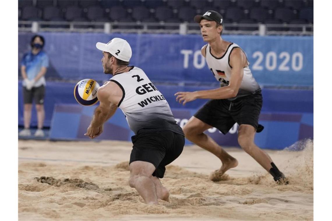 Clemens Wickler (l) und Julius Thole sind im Viertelfinale ausgeschieden. Foto: Petros Giannakouris/AP/dpa