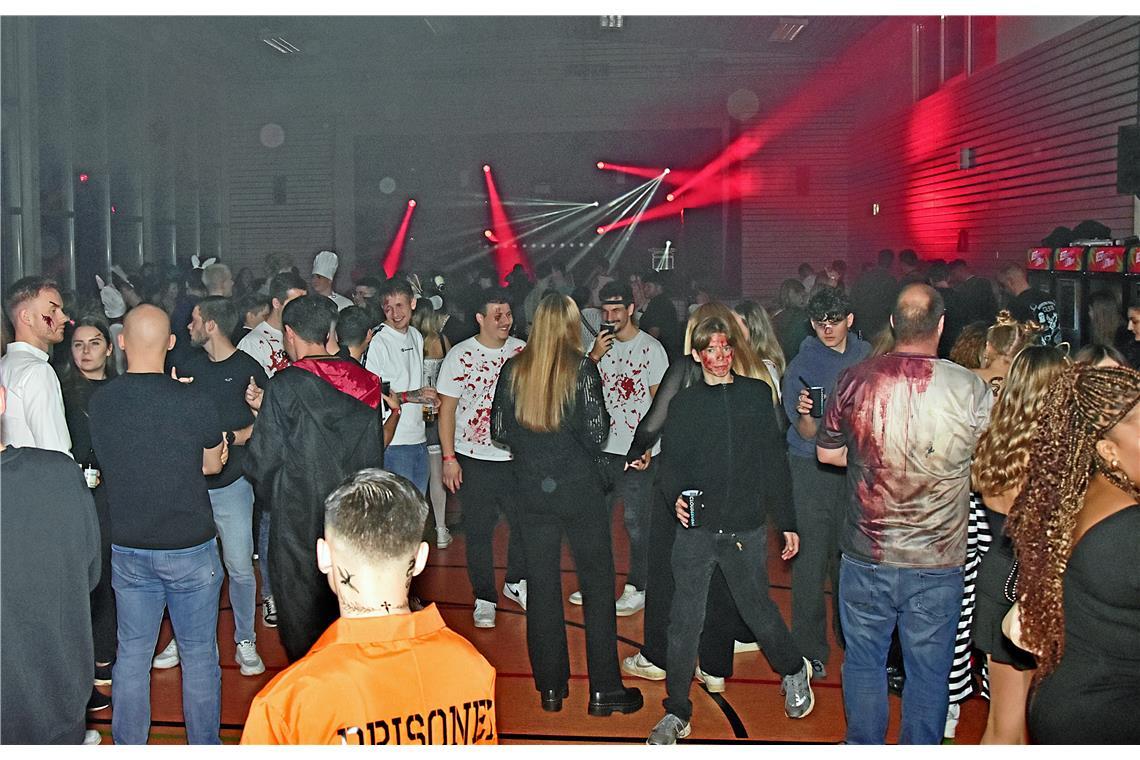CLOUDSEVEN HALLOWEEN-Party in der Gemeindehalle Burgstall. SK