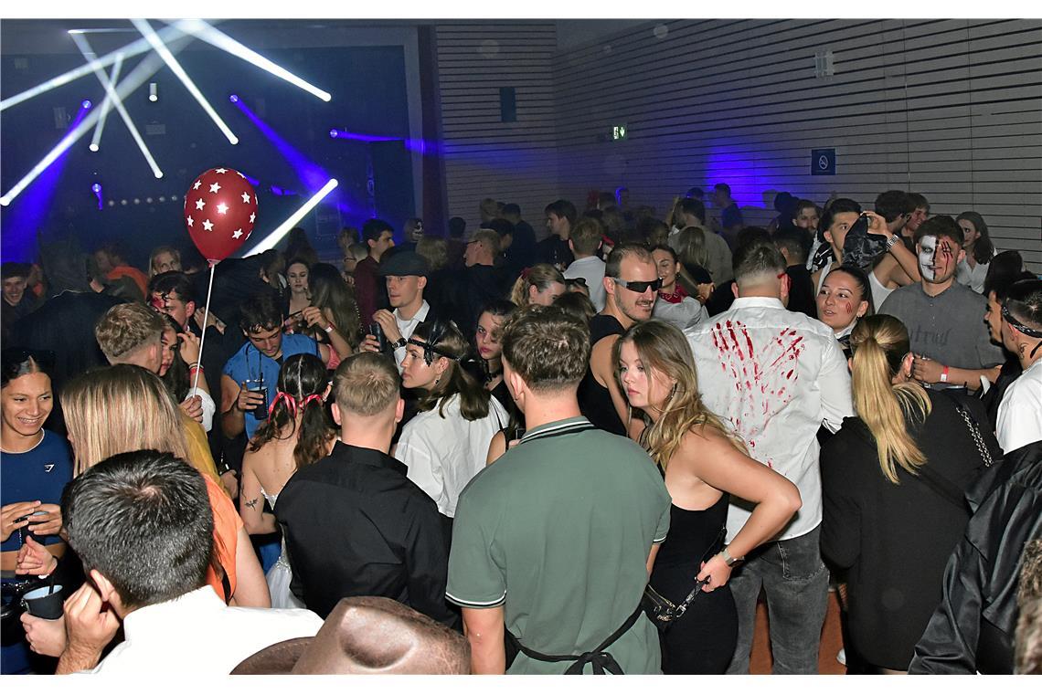 CLOUDSEVEN HALLOWEEN-Party in der Gemeindehalle Burgstall. SK