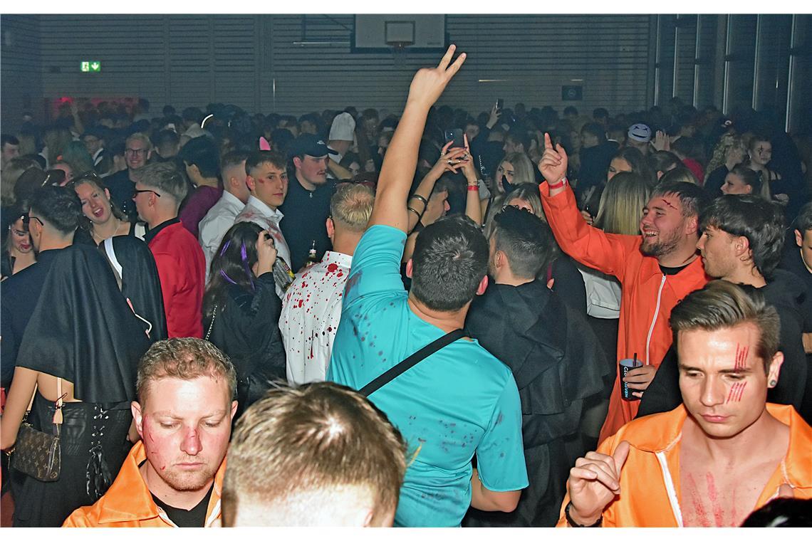 CLOUDSEVEN HALLOWEEN-Party in der Gemeindehalle Burgstall. SK