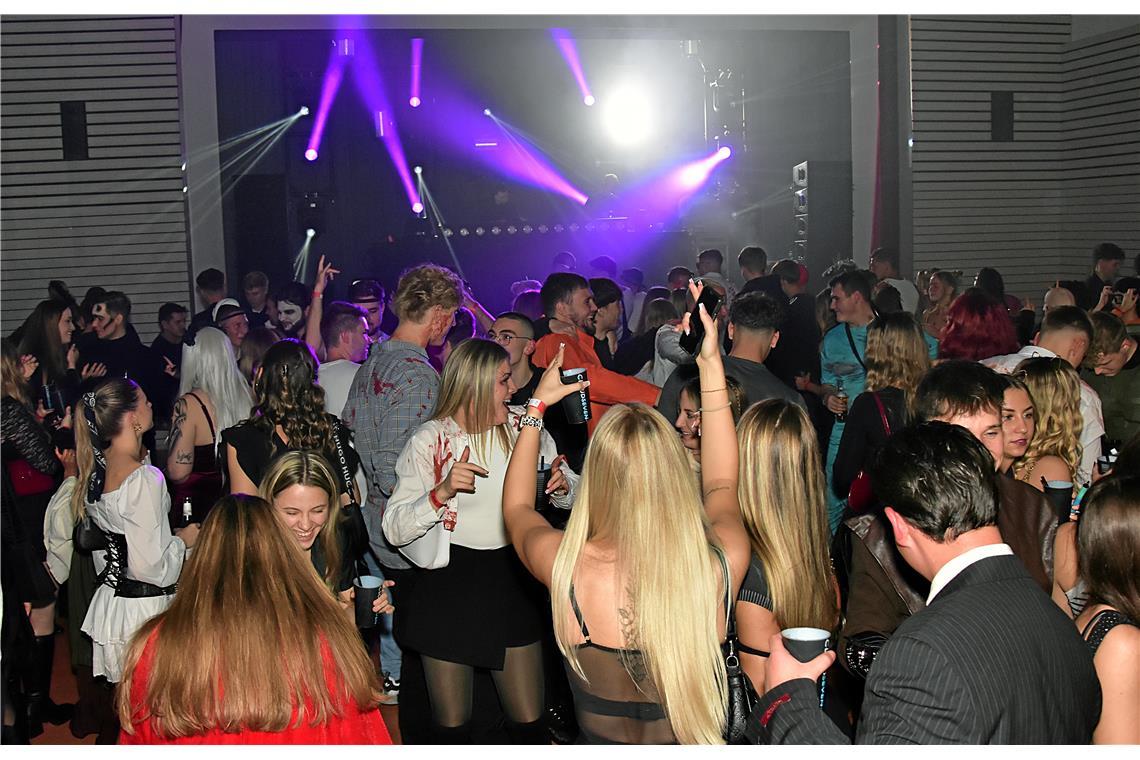 CLOUDSEVEN HALLOWEEN-Party in der Gemeindehalle Burgstall. SK