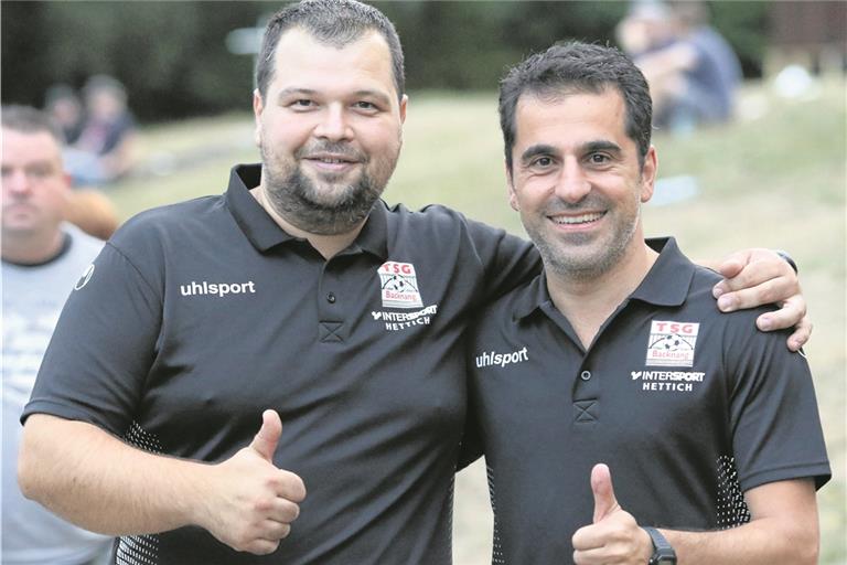 Co-Trainer Darko Milosevic (links) und Teammanager Isaak Avramidis freuen sich über den Zugang. Foto: A. Hornauer