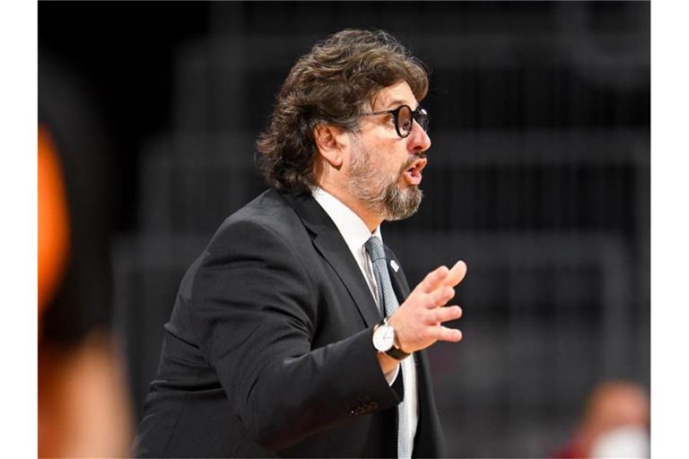Coach Andrea Trinchieri und seine Bayern verpassten in Barcelona eine Überraschung. Foto: Tobias Hase/dpa