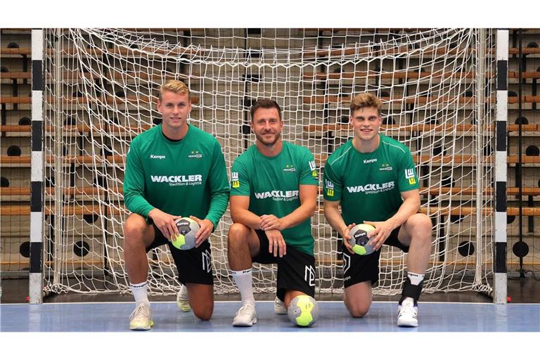Coach Ben Matschke (Mi.) mit den beiden Neuzugängen Kristian Saeveras (li.) und Martin Hanne.