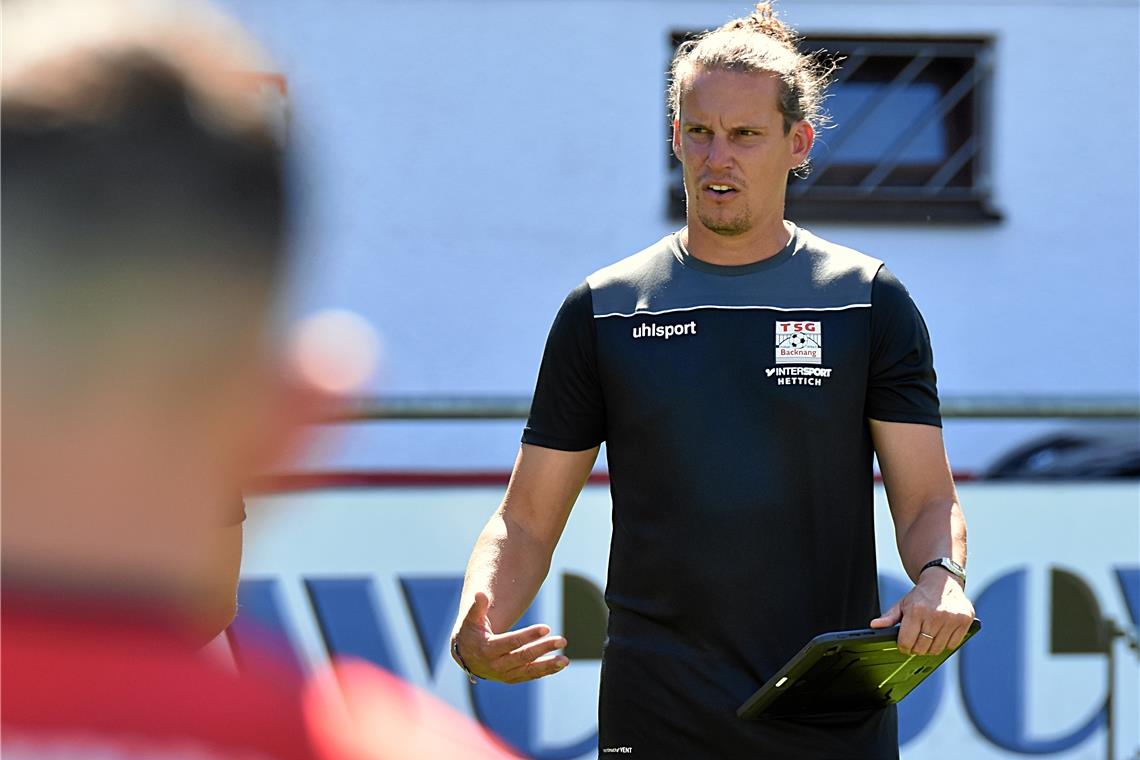 Viele Fragezeichen bei der SG Sonnenhof und der TSG Backnang Coach David Pfeiffer tritt mit der TSG Backnang morgen in Heimerdingen an.. Foto: Tobias Sellmaier