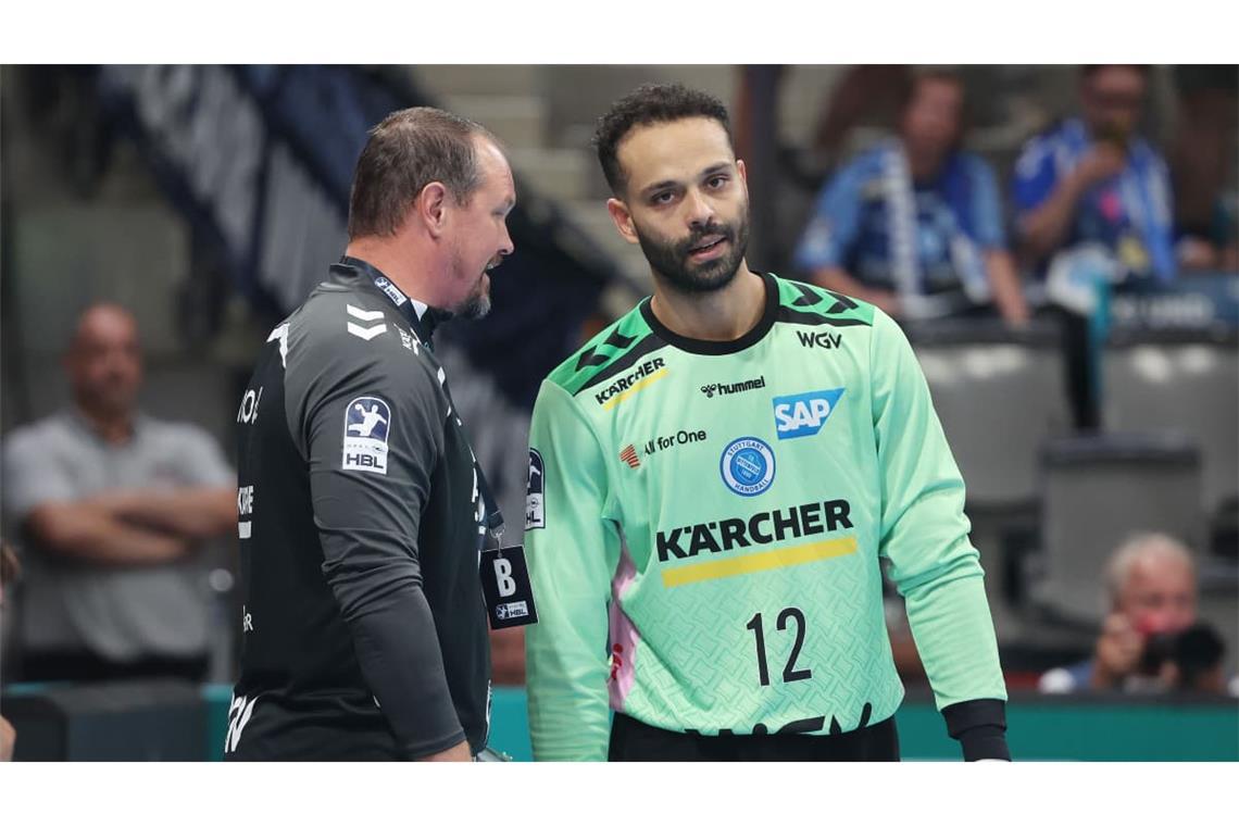 Coach Misha Kaufmann im Dialog mit dem neuen TVB-Keeper Mohamed El-Tayar.
