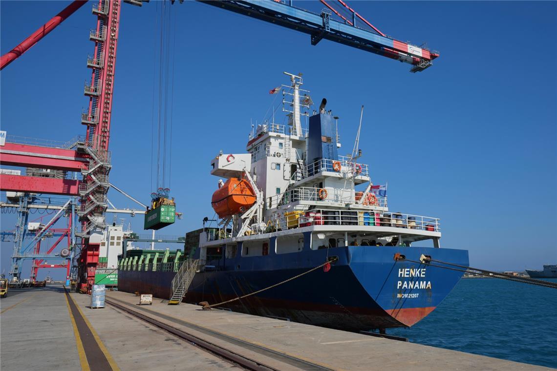 Container mit humanitärer Hilfe für die Menschen im Gazastreifen