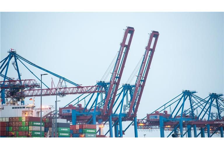Containerschiff in Hamburg – Deutschland exportiert aktuell in alle Welt.