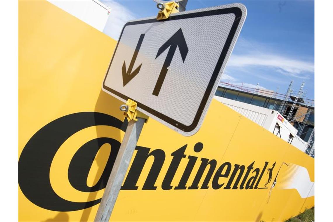 Continental ist in einem tiefen Umbruch zu mehr Software, Sensorik und Elektronik. Weltweit könnte dies bis zu 30.000 Jobs treffen. Foto: Julian Stratenschulte/dpa