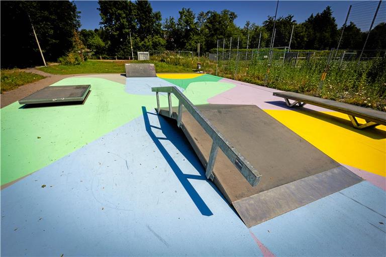 Coole Idee gegen Hitze: Die Bodenbemalung am Backnanger Skatepark sieht nicht nur gut aus, sondern verhindert auch, dass sich der Platz im Sommer zu stark aufheizt.Foto: Alexander Becher