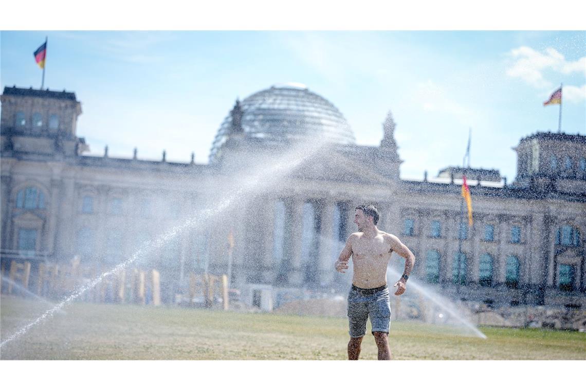 Coole Orte hat Deutschland viele, nicht nur unter dem Rasensprenger am Reichstag.