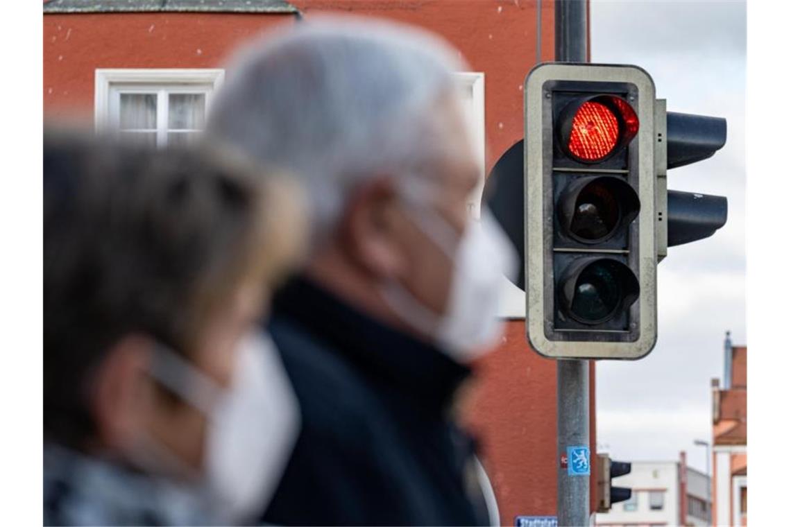 Corona-Schnelltests für alle sollen wieder kostenlos werden - eine der Maßnahmen, mit dem der Anstieg der Neuinfektionen gebremst werden soll. Foto: Armin Weigel/dpa