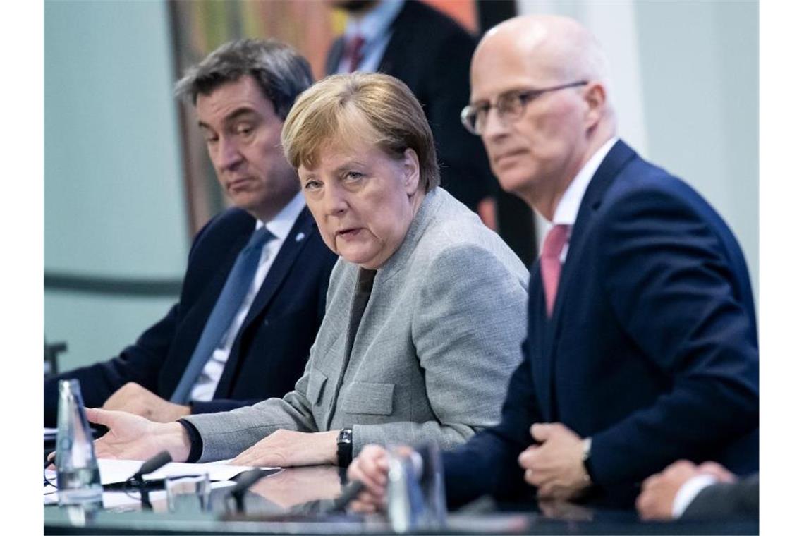 Coronavirus-Pk mit Markus Söder (l-r), Angela Merkel, Peter Tschentscher und Olaf Scholz (nicht im Bild) im Bundeskanzleramt. Foto: Bernd von Jutrczenka/dpa-Pool/dpa