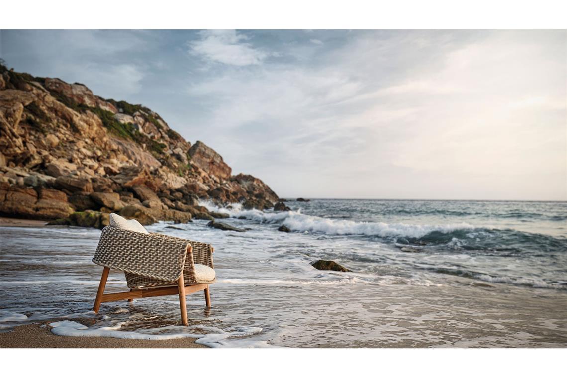 Cosy wirkt auch „Wrap“in Beigetönen – als wäre eine Kuscheldecke Teil des Sessels.