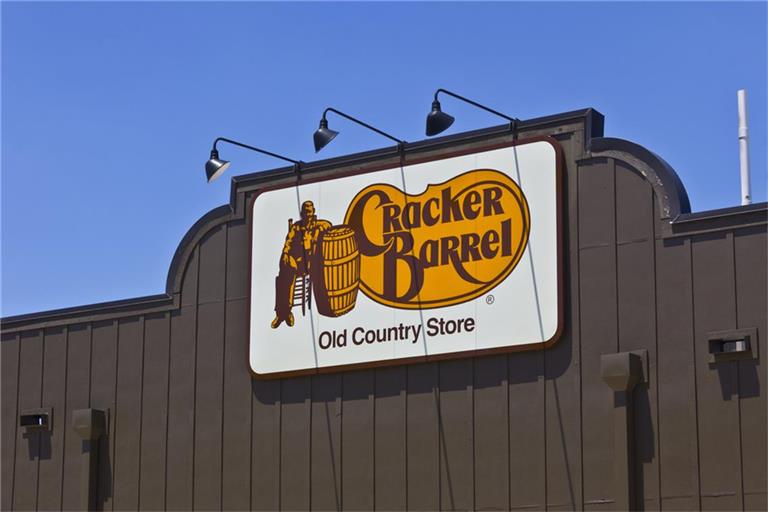 Cracker Barrel: Das alte Logo mit Mann am Fass bleibt nun doch.