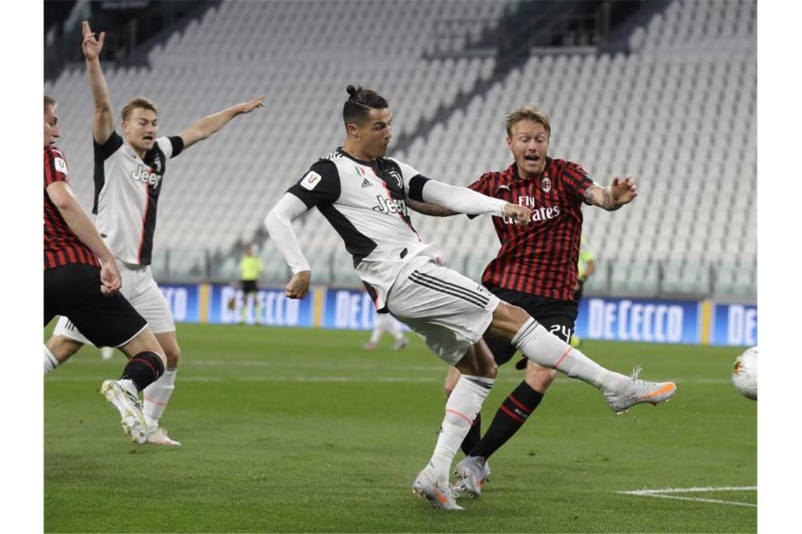 Cristiano Ronaldo (2.v.r) erreichte mit Juventus Turin das Pokalfinale in Italien. Foto: Luca Bruno/AP/dpa