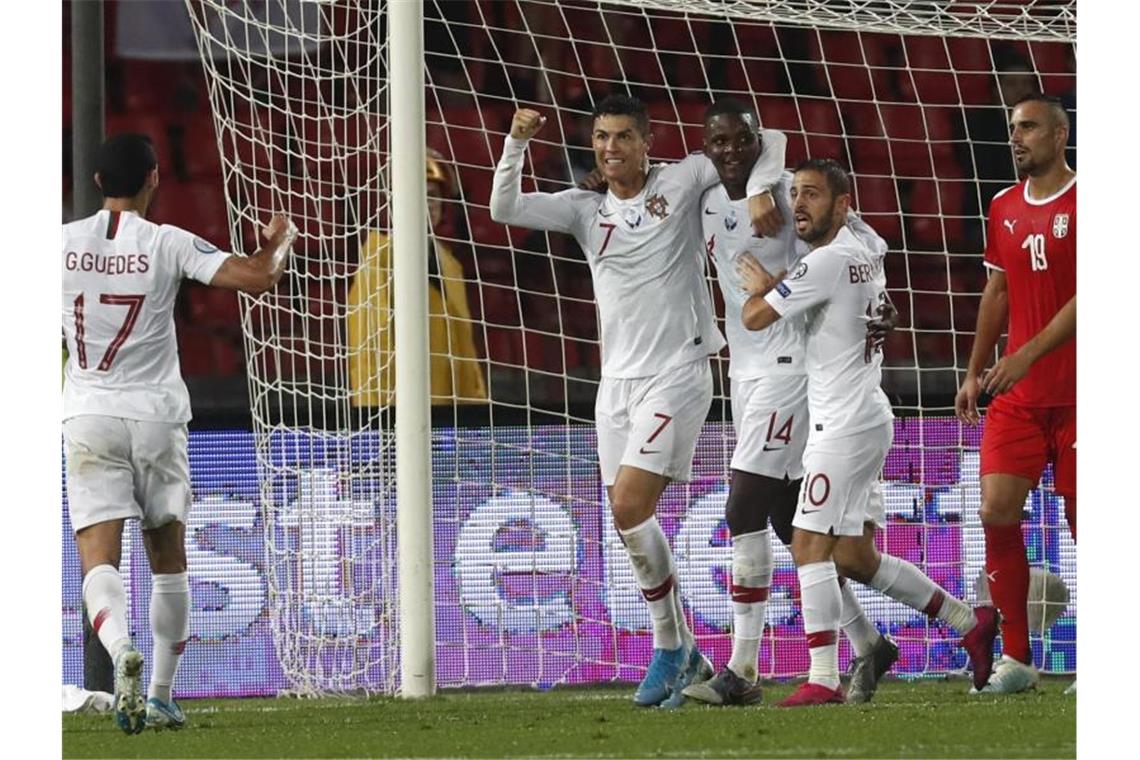 Portugal und England jubeln, Albanien tobt