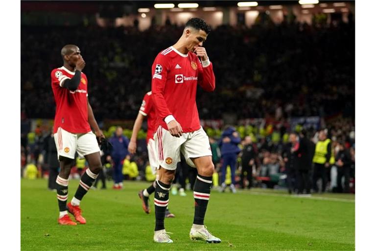 Cristiano Ronaldo verlässt nach der Niederlage gegen Atlético enttäuscht den Platz. Foto: Martin Rickett/PA Wire/dpa