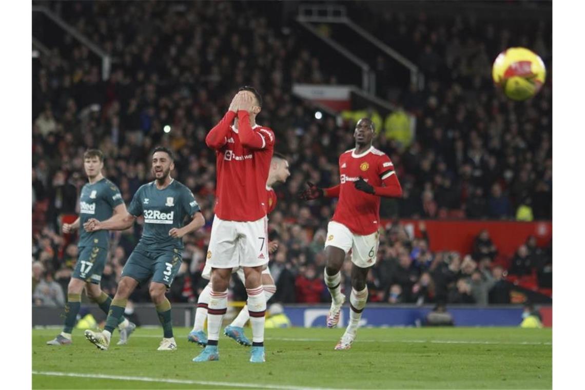 Man United scheitert im Elfmeter-Krimi - Chelsea mit Mühe Cristiano Ronaldo verschoss im Spiel gegen den FC Middlesbrough einen Elfmeter. Foto: Jon Super/AP/dpa