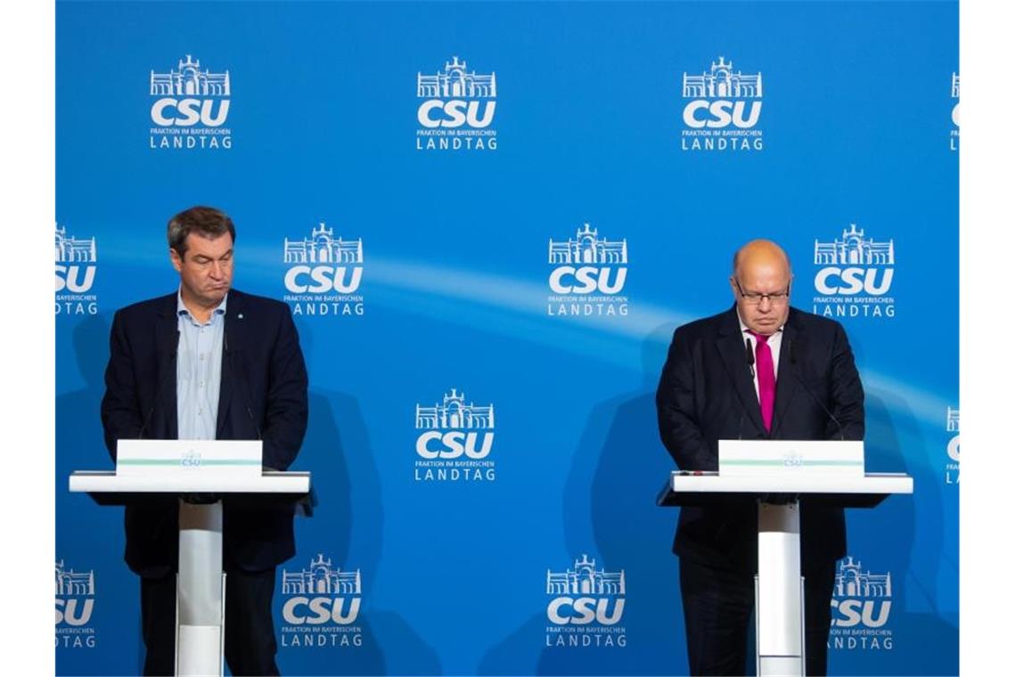 CSU-Chef Markus Söder (l) erhält Unterstützung von Wirtschaftsminister Peter Altmaier. Foto: Sven Hoppe/dpa