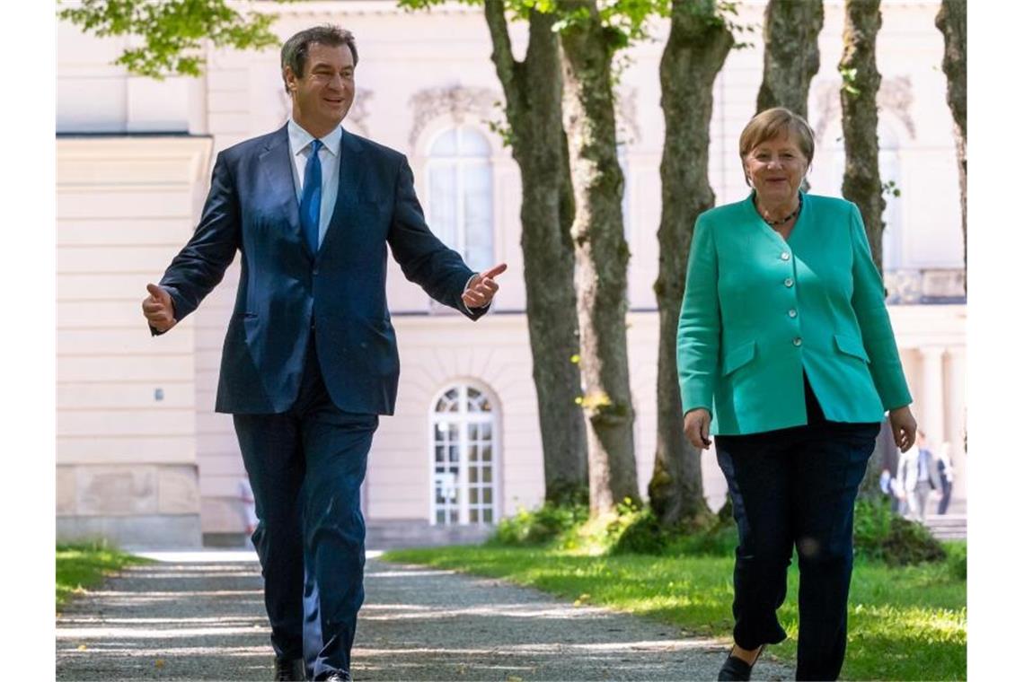 CSU-Chef Markus Söder und Kanzlerin Merkel auf Schloss Herrenchiemsee. Foto: Peter Kneffel/dpa/Pool/dpa