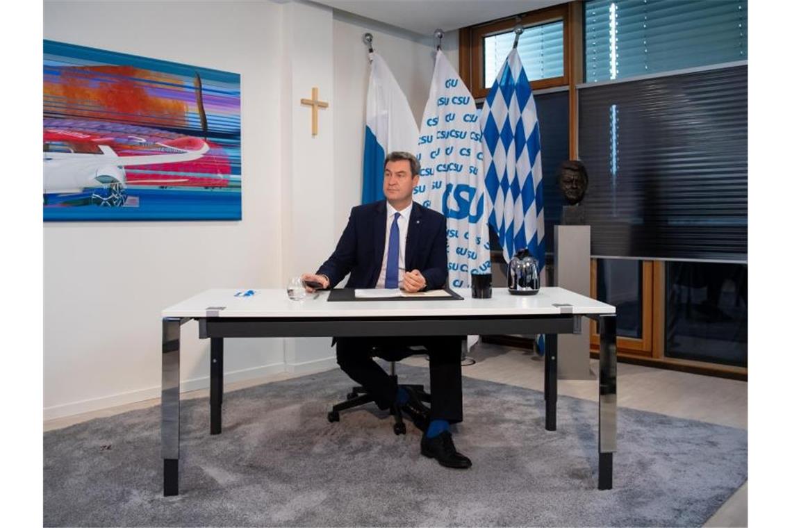 Corona und Extremisten - Söder rechnet mit hartem Winter CSU-Chef Markus Söder während des digitalen Parteitags der CSU in München. Foto: Sven Hoppe/dpa-Pool/dpa