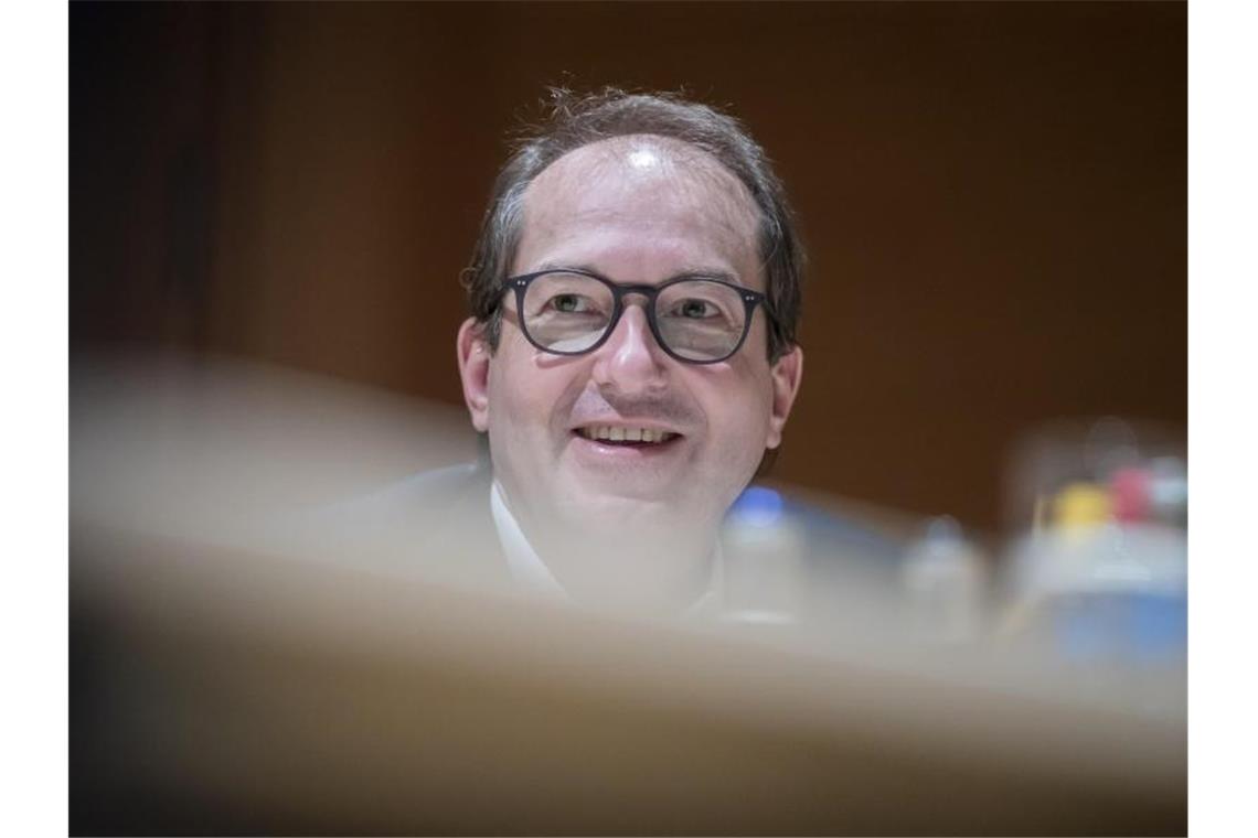 CSU-Landesgruppenchef Alexander Dobrindt sieht eine Vorbildfunktion der Politik gegen Impfskepsis. Foto: Christoph Soeder/dpa/Archiv