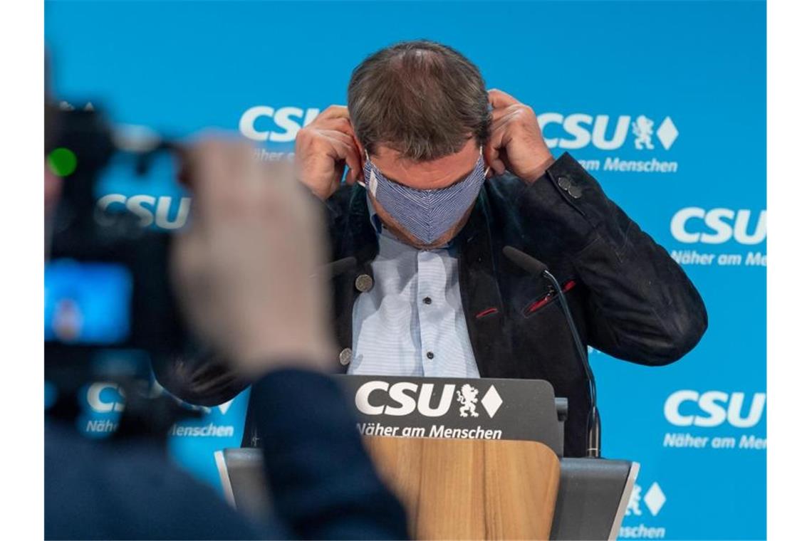 Bundesregierung dämpft Hoffnung auf rasche neue Lockerungen CSU-Vorstand Markus Söder will für Bayern kommende Woche Konzepte zur Lockerung der Beschränkungen vorlegen. Foto: Peter Kneffel/dpa