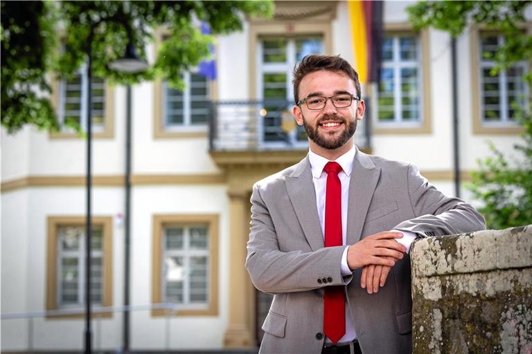 Da er viel Zeit in seinem Büro im Wasserschloss verbringt, ist es Gabriel Nold wichtig, auch in der Freizeit ansprechbar zu sein. Foto: Alexander Becher
