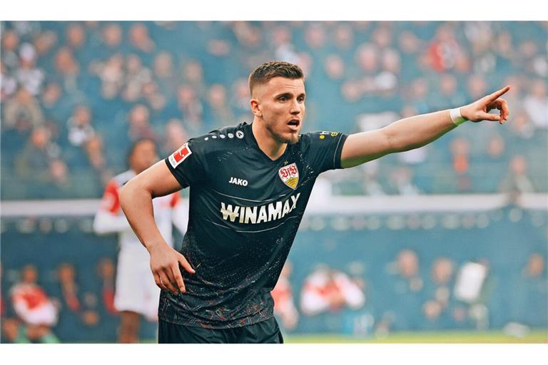 Da gehts lang: Ermedin Demirovic unterzeichnete beim VfB im vergangenen Jahr einen Vertrag bis 2028.