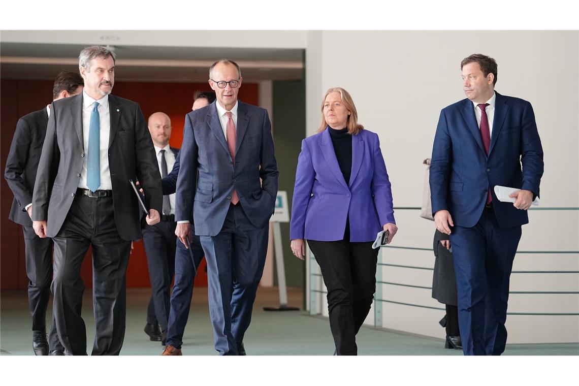 Da hatten sie schon Ergebnisse dabei: Die Parteichefs von CSU, CDU und zwei mal SPD (von links) auf dem Weg zur Pressekonferenz nach dem letzten Koalitionsausschuss