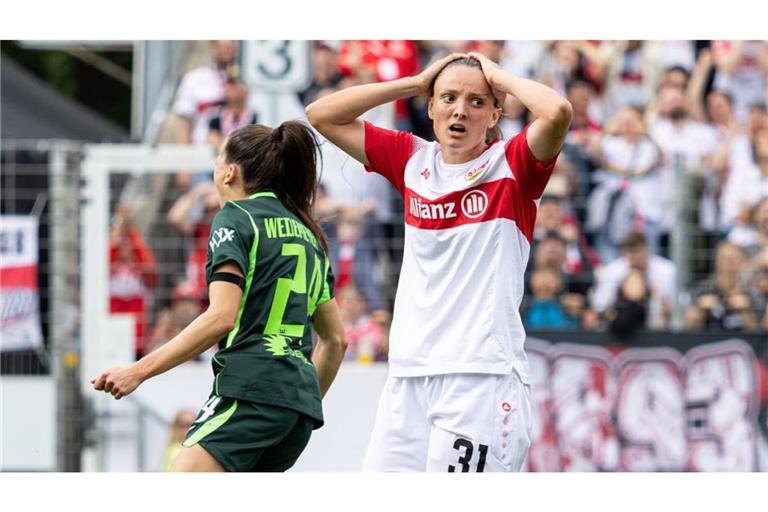Da war mehr drin: VfB-Angreiferin Verena Wieder ärgert sich über ihre vergebene Chance gegen den VfL Wolfsburg.
