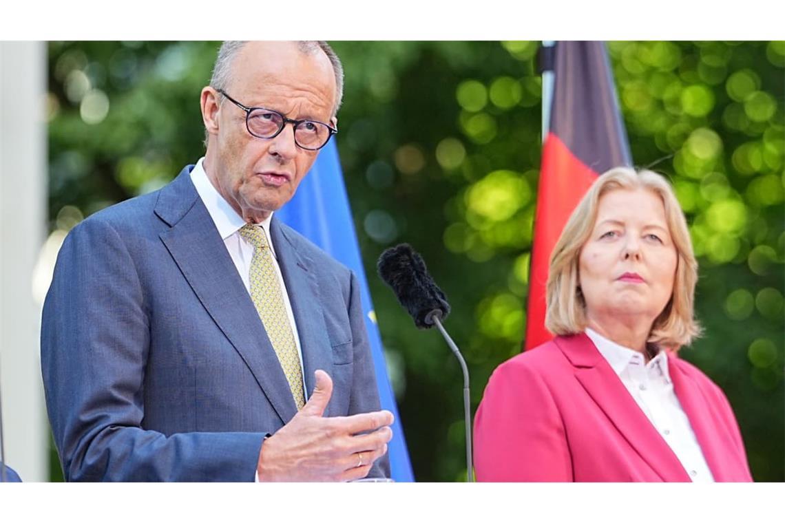 Da waren sie noch voller Zuversicht: Bundeskanzler Friedrich Merz (CDU) und Bärbel Bas (SPD), Bundesministerin für Arbeit und Soziales, nach Beschlüssen des Koalitionsausschusses zur Rente im Sommer.
