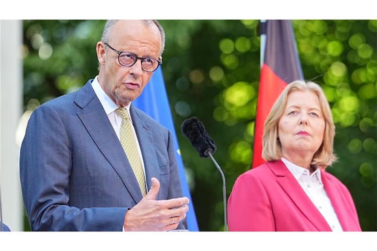 Da waren sie noch voller Zuversicht: Bundeskanzler Friedrich Merz (CDU) und Bärbel Bas (SPD), Bundesministerin für Arbeit und Soziales, nach Beschlüssen des Koalitionsausschusses zur Rente im Sommer.