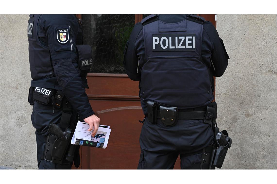 Wo ist Fabian? Angestrengte Suche nach Achtjährigem Dabei gehen Einsatzkräfte auch von Haustür zu Haustür.