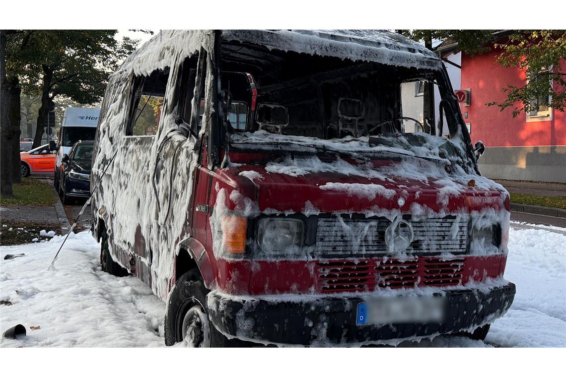 Dabei wurde ein Van stark beschädigt.