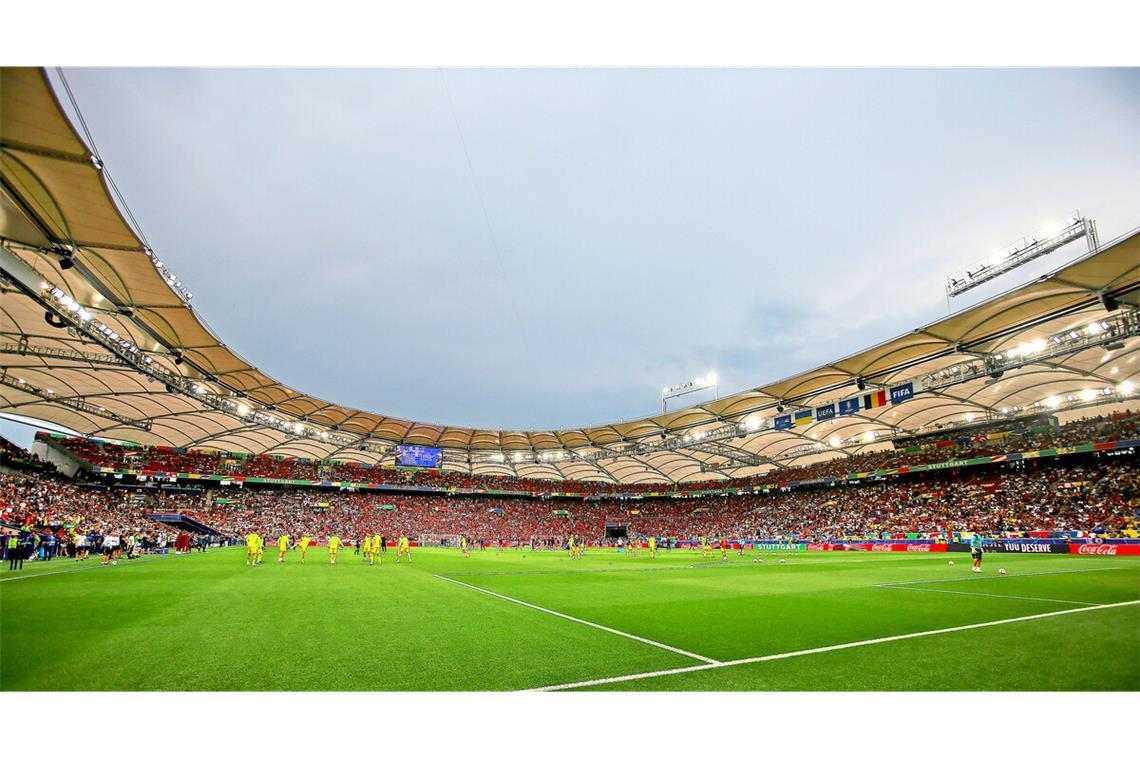 Solaranlage auf VfB-Stadion abgepfiffen Dachverstärkung und Unterbau für eine Solaranlage auf dem Stadion wären sehr teuer geworden.