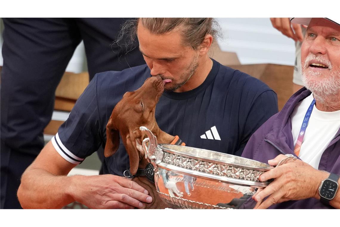 Dackel-Kuss fürs Herrchen - Zverev gewinnt French Oen