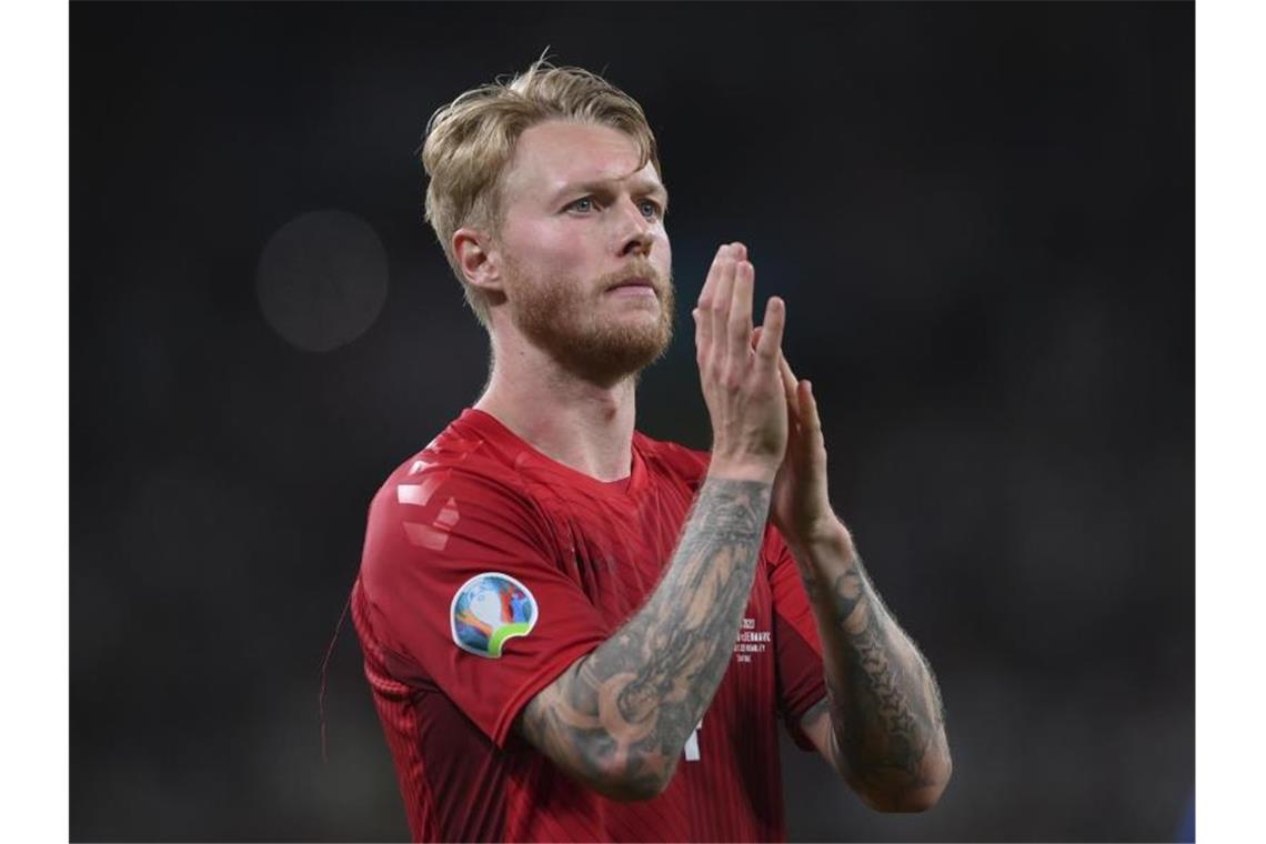 „ENDLICH!“: England feiert magische EM-Nacht Dänemarks Kapitän Simon Kjaer bedankte sich nach der Niederlage bei den Fans. Foto: Laurence Griffiths/Pool Getty/AP/dpa