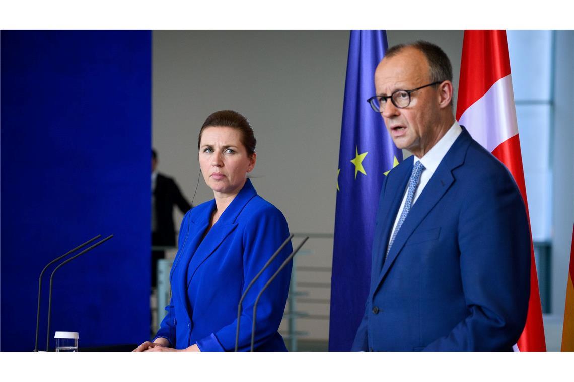 Dänemarks Ministerpräsidentin Mette Frederiksen, hier jüngst nach einem Gespräch mit Kanzler Merz. (Archivbild)
