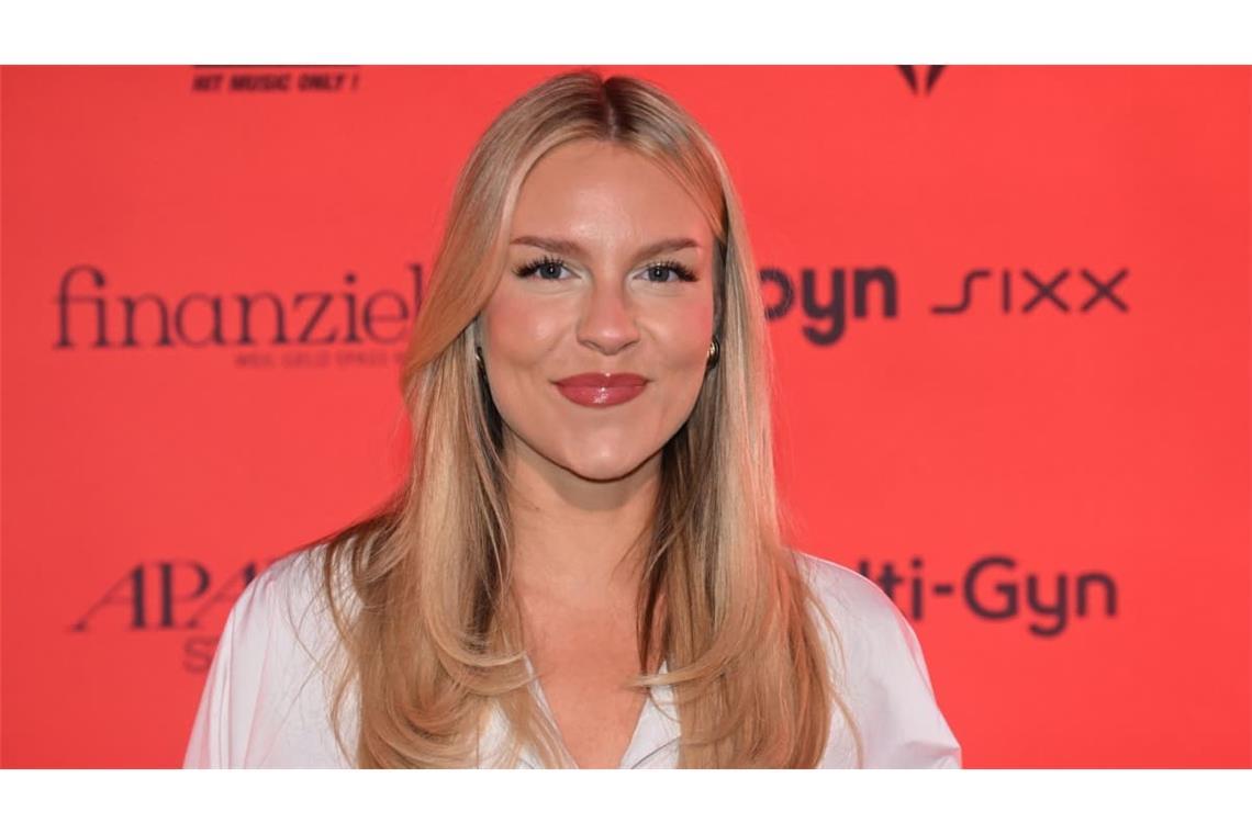 Dagi Bee ist eine der bekanntesten Influencerinnen Deutschlands. Sie&nbsp;fahndet auf Instagram nach zwei jungen Männern, die einen Schaden hinterlassen haben sollen. (Archivbild)